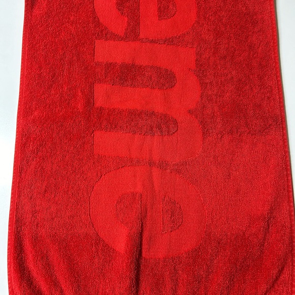 Supreme Tonal Logo Towel - Picture 5 of 6
